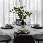 Stylish 2-Bd For Trendy Urban Travelers - Sleeps 5