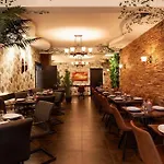Stylish 2-Bd For Trendy Urban Travelers - Sleeps 5