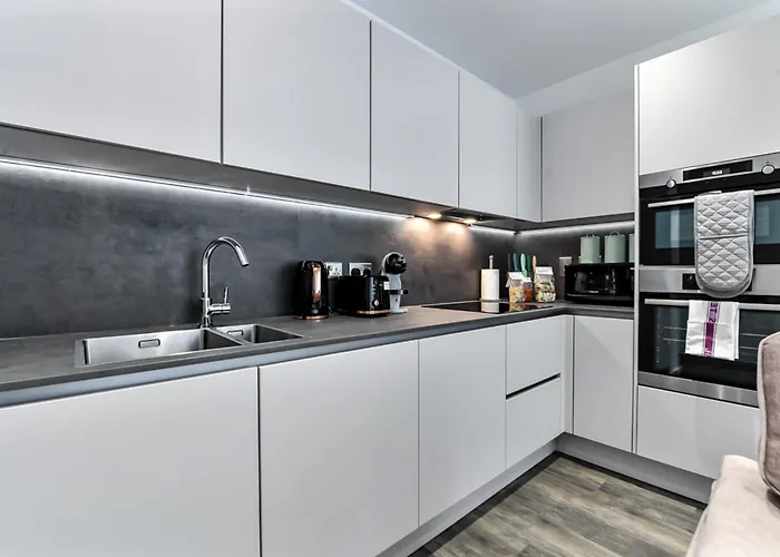 Stylish 2-Bd For Trendy Urban Travelers - Sleeps 5