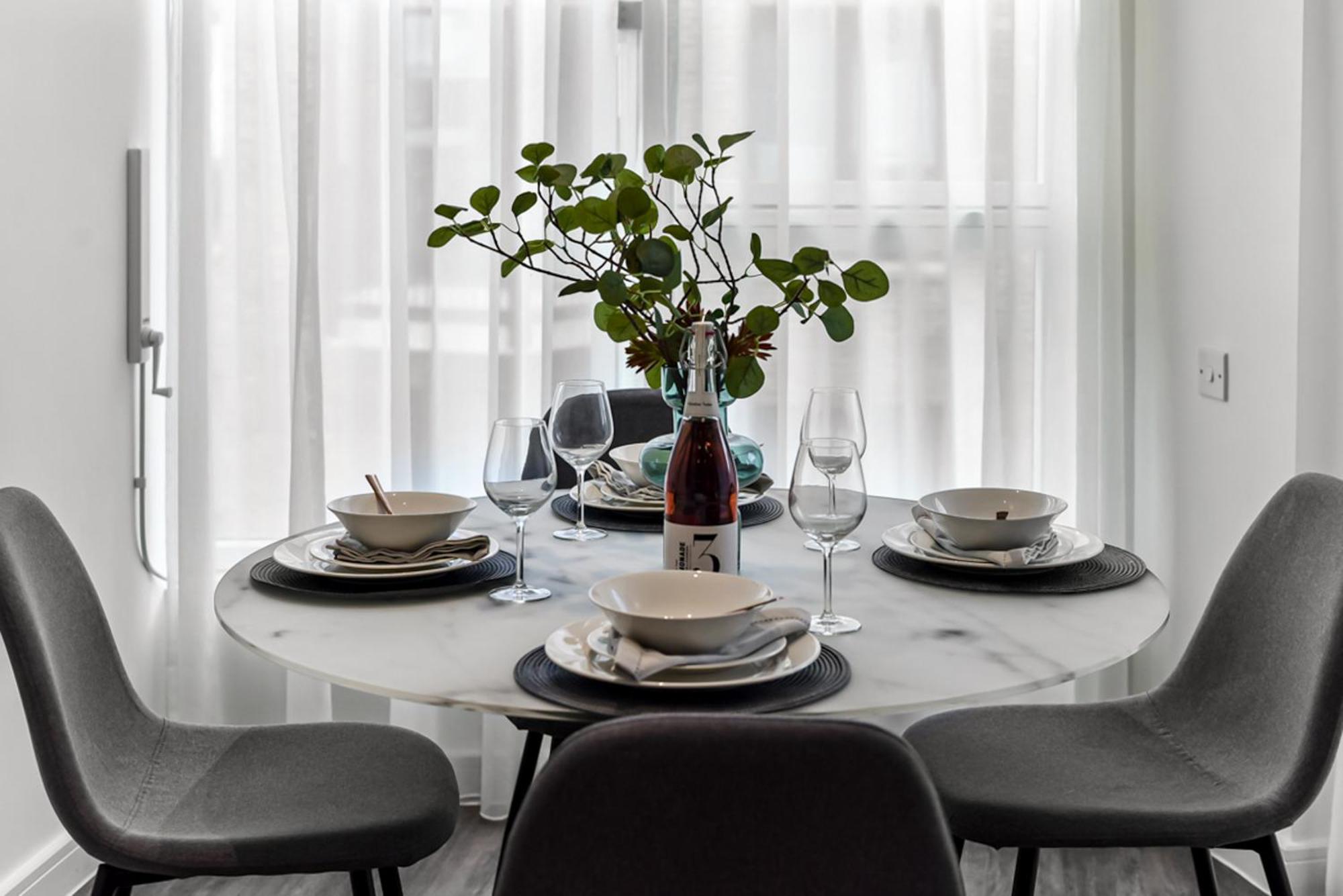 Stylish 2-bd For Trendy Urban Travelers - Sleeps 5 *