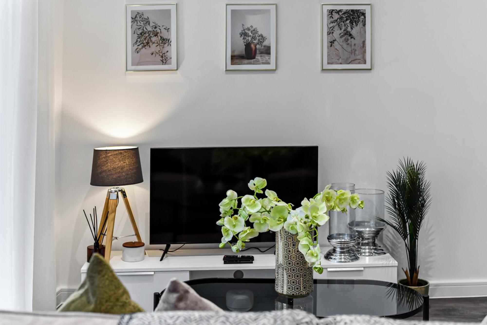 Stylish 2-bd For Trendy Urban Travelers - Sleeps 5 Appartamento